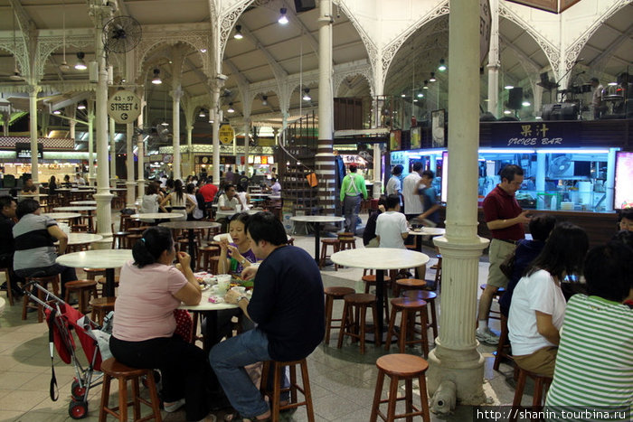 Вечером 31 декабря в ресторане людей не больше, чем в обычный день Сингапур (город-государство)