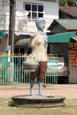 Статуя на центральной улице