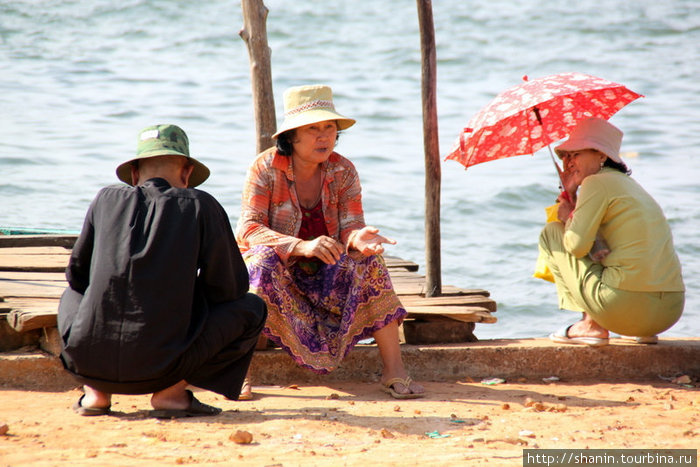 Разговор на троих Кахконг, Камбоджа