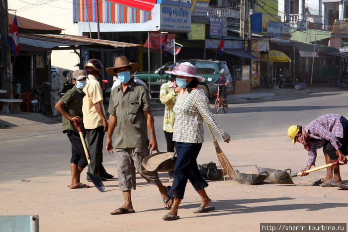 Равноправие — мужчины работают наравне с женщинами Кахконг, Камбоджа