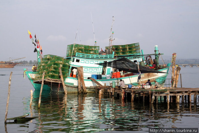 Лодка у причала Кахконг, Камбоджа