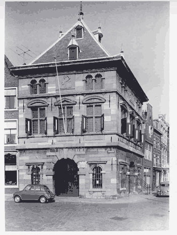 Здание весовой палаты / Waag