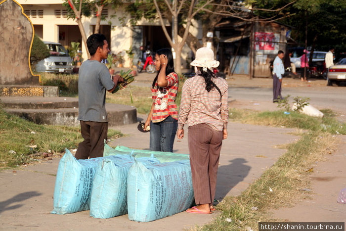 Торговцы с мешками Кампот, Камбоджа
