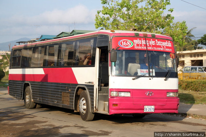 Автобус идет в Пном Пень Кампот, Камбоджа