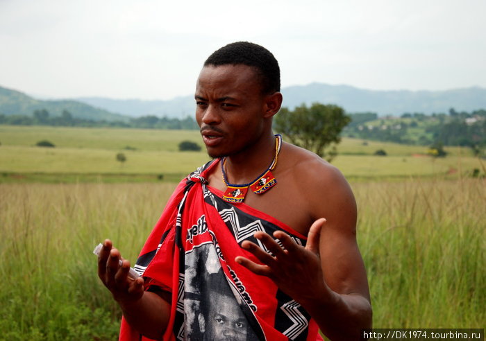 гид объясняет правила поведения в деревне Округ Хохо, Свазиленд