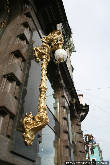 На доме книги. Санкт-Петербург, Россия