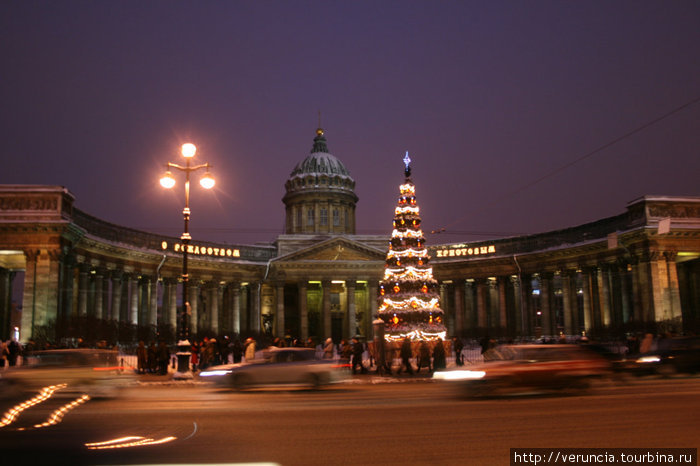 Фонарь у Казанского собора. Санкт-Петербург, Россия