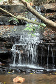 Маленький водопад в джунглях национального парка Бако