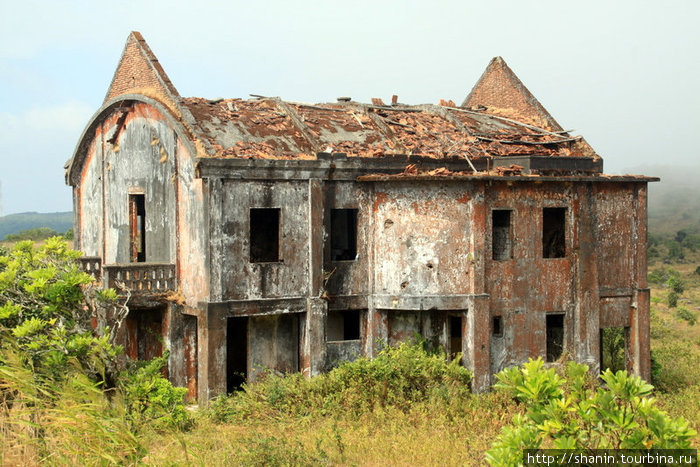 Заброшенное здание почты Кампот, Камбоджа