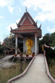 Буддистская часовня у въезда на территорию руин на вершине горы