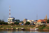 Противоположный (от центра города) берег Меконга