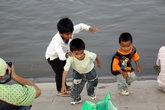 Дети на берегу Меконга