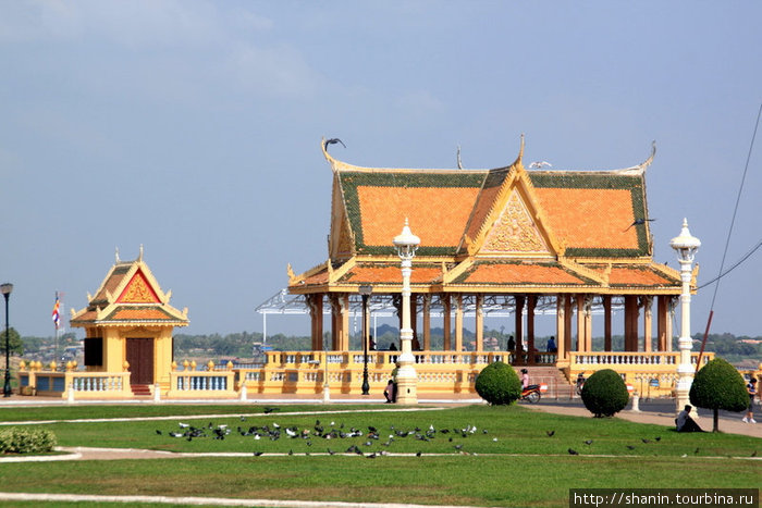 Беседка на берегу Меконга Пномпень, Камбоджа