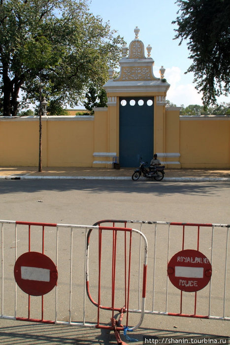 Проход к Королевскому дворцу закрыт Пномпень, Камбоджа