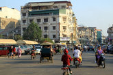 На центральной улице Пномпеня