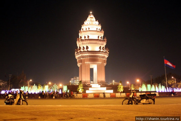 Монумент демократии Пномпень, Камбоджа