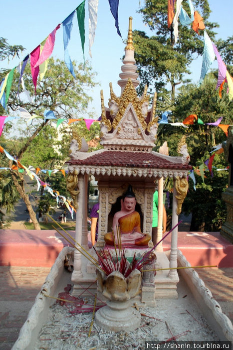 Будда и благовония Пномпень, Камбоджа