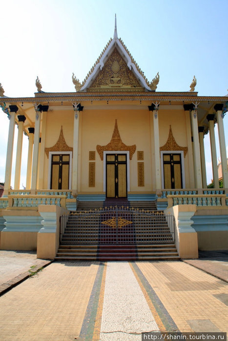 Вход в храм Пномпень, Камбоджа