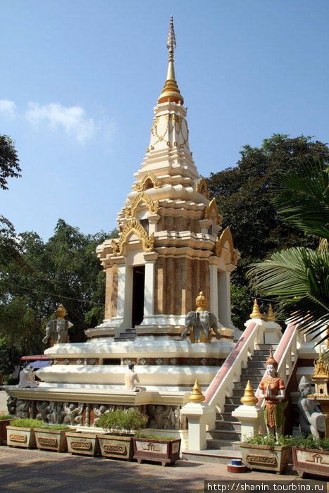 Ступа и статуи Пномпень, Камбоджа