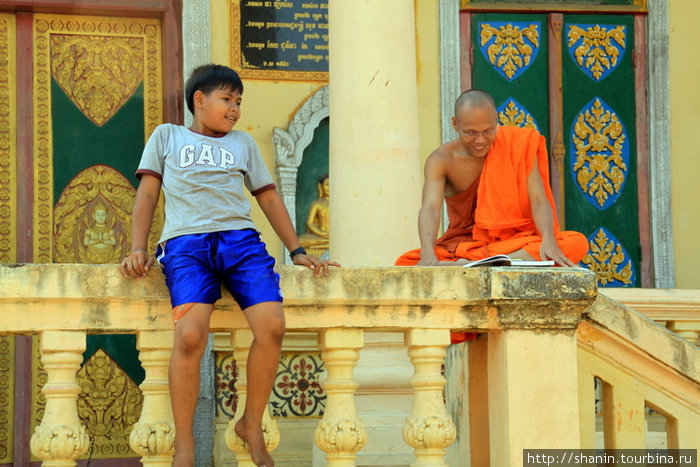 Монах и мальчик Пномпень, Камбоджа