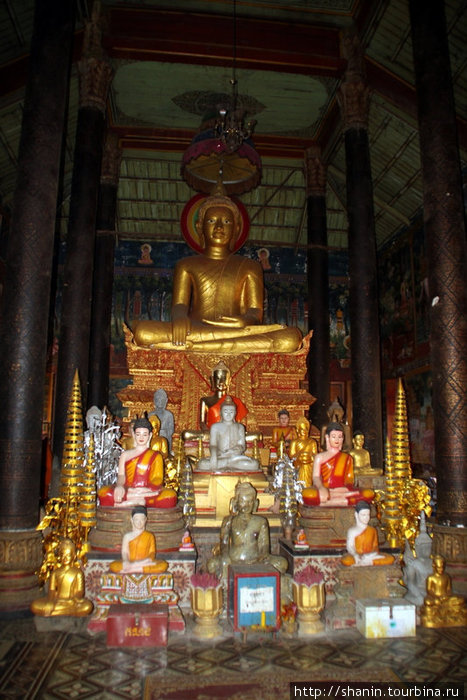 Золотой Будда на алтаре Пномпень, Камбоджа