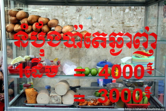 Набор для супа-лапши. Цена — на витрине (1 доллар США = 4000) Камбоджа