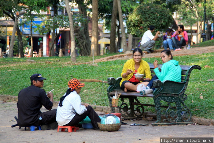Пикник в парке Камбоджа