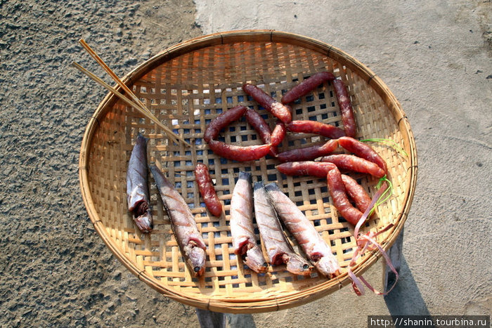 Рыба и сардельки Камбоджа