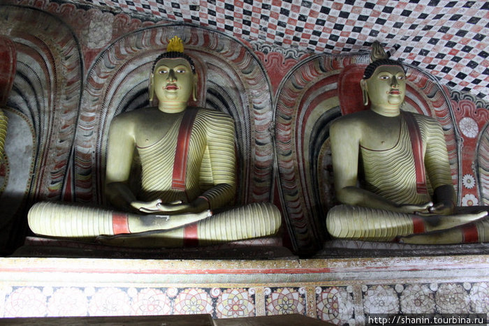 Сидящие Будды Дамбулла, Шри-Ланка