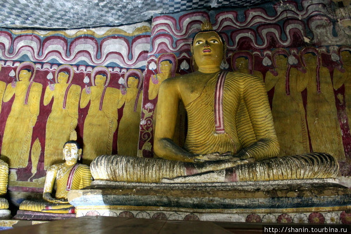 Желтый Будда Дамбулла, Шри-Ланка