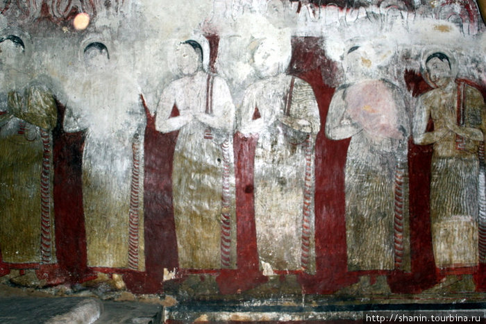 Фреска на стене пещеры Дамбулла, Шри-Ланка