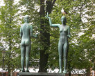 Скульптуры на городской площади