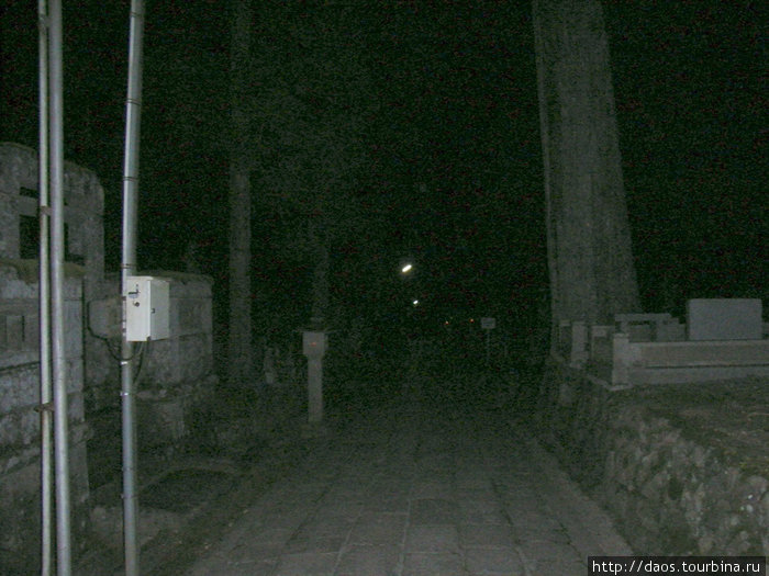 Кладбище, дорога к усыпальнице Кобо-Дайси Префектура Вакаяма, Япония