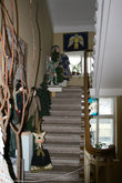 По этой лестнице можно подняться на выставку только для взрослых. Здесь  представлены куклы на эротическую тематику.