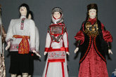 Одну из таких оригинальных кукол стоимостью от 290 до 500 рублей можно купить в сувенирном магазинчике.