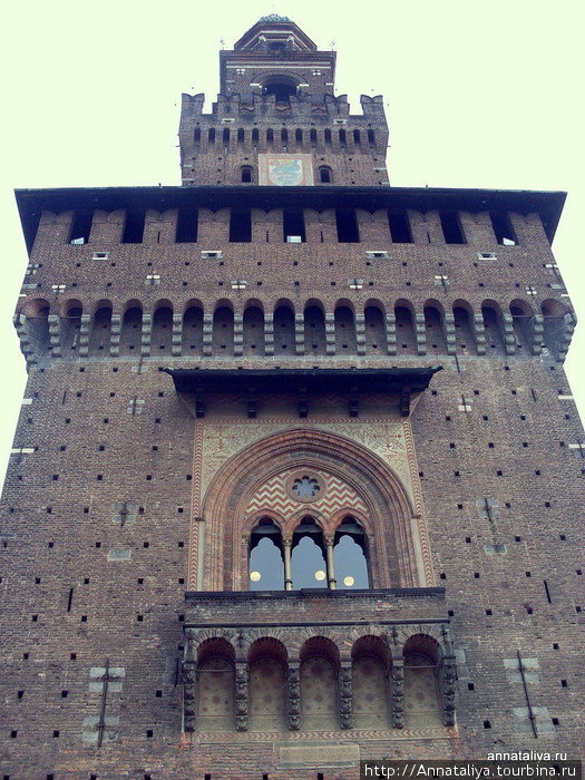 В 16 веке в его самой главной и красивой башне — в Торре-ди-Бона — взорвался склад боеприпасов. Милан, Италия