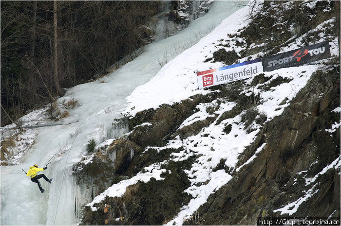 Лазают по замерзшим водопадам. Ленгенфельд, Австрия