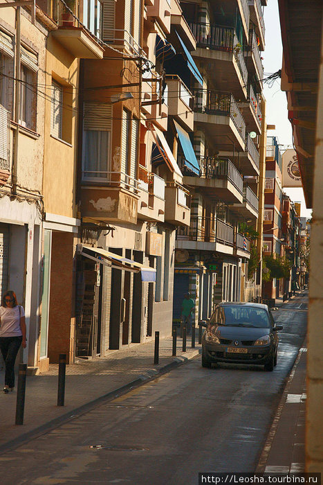 Улочки Калельи возле станции электрички Барселона, Испания