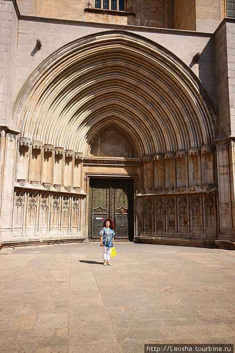 Вход в кафедральный собор в Жироне Барселона, Испания