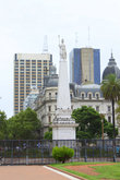 Монумент в Буэнос Айресе, в честь 25 мая 1810 года. С этого дня в правительстве только аргентинцы, никаких колонизаторов.