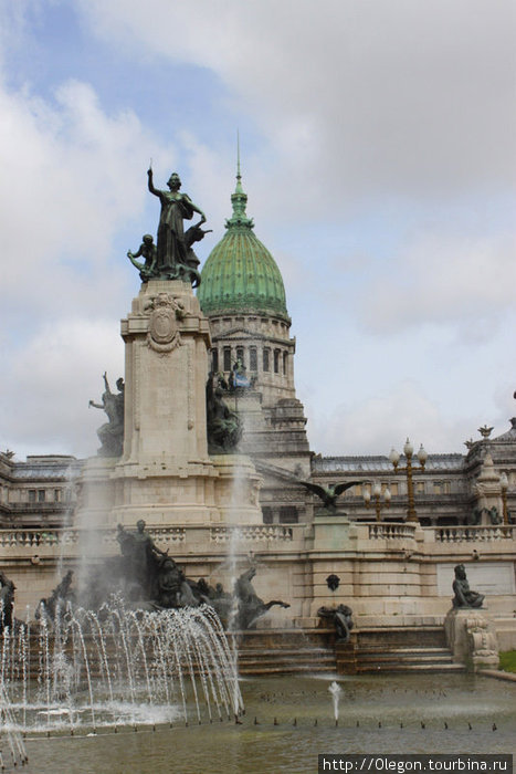 Столичные фонтаны освежат жаркий воздух Буэнос-Айрес, Аргентина