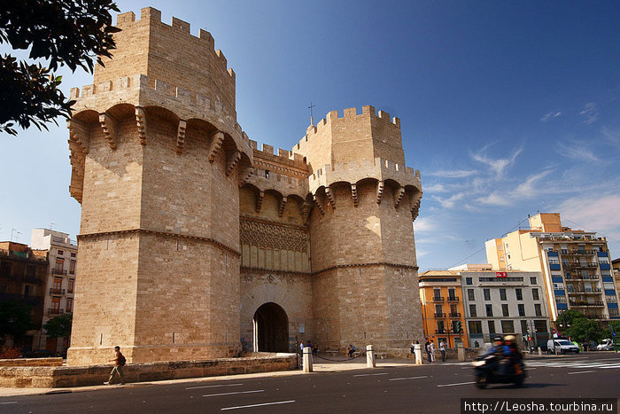 Ворота средневековой Валенсии Барселона, Испания