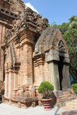 Все четыре башни храма обращены на восток