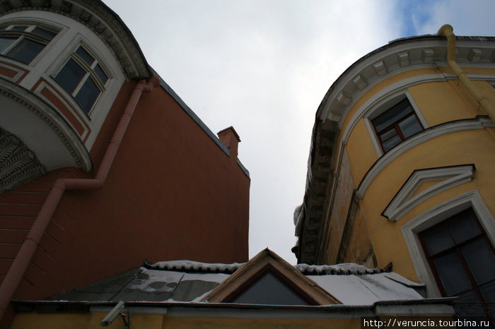 Крыши домов на Фонтанке. Санкт-Петербург, Россия