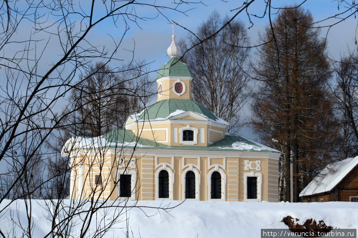 Часовня рядом с домом Римскова-Корсакова. Тихвин, Россия