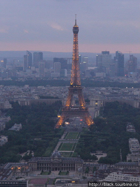 Эйфелева башня с башни Монпарнас (увеличение) Париж, Франция