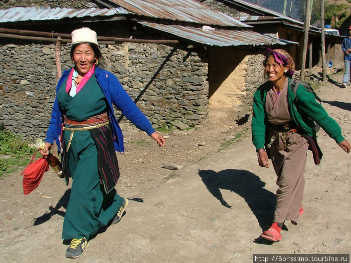 Счастливые улыбки непальских женщин. Непал