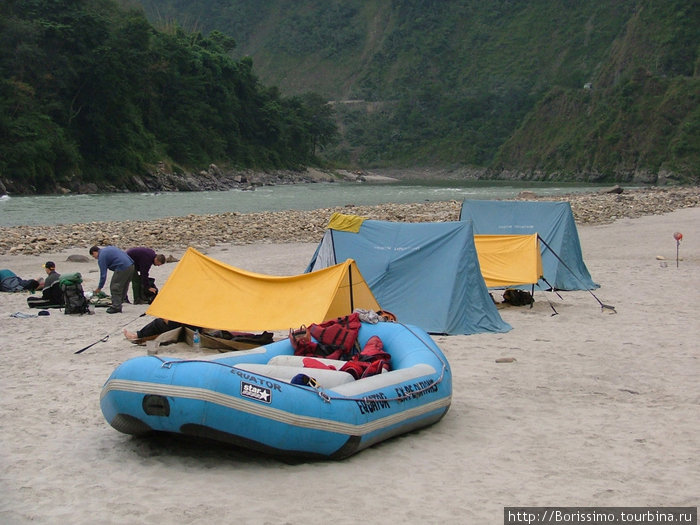 Лагерь на пляже. Непал