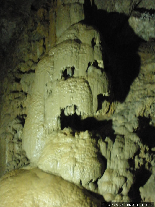 В Новоафонской пещере Новый Афон, Абхазия