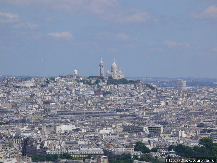 Холм Монмартр и Базилика Сакре-Кер с Эйфелевой башни Париж, Франция